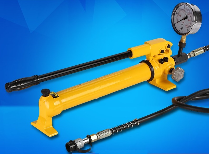 2-Speed Hydraulic Hand Pump c/w presure gauge